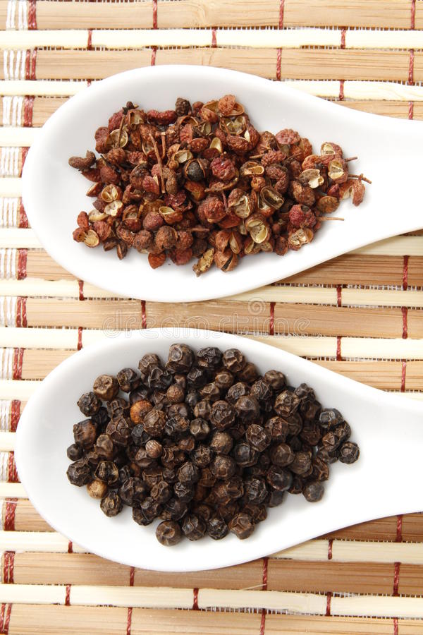../images/szechuan_vs_black-pepper.jpeg